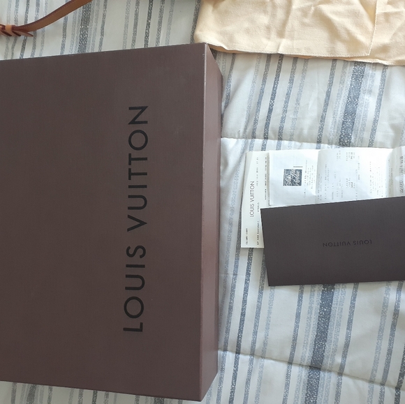 Louis Vuitton - Picture 7 of 16